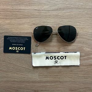 AUTHENTIC ray bans. I lost the case so being sold in a Moscot case.